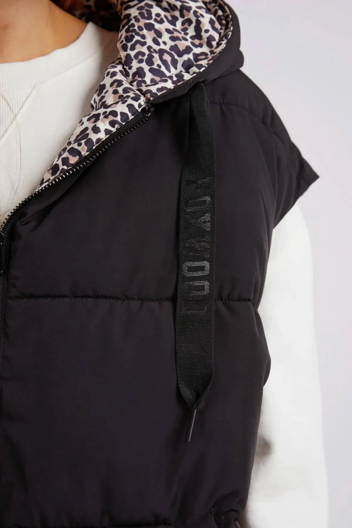 Foxwood Sports Leopard Vest - Image 3