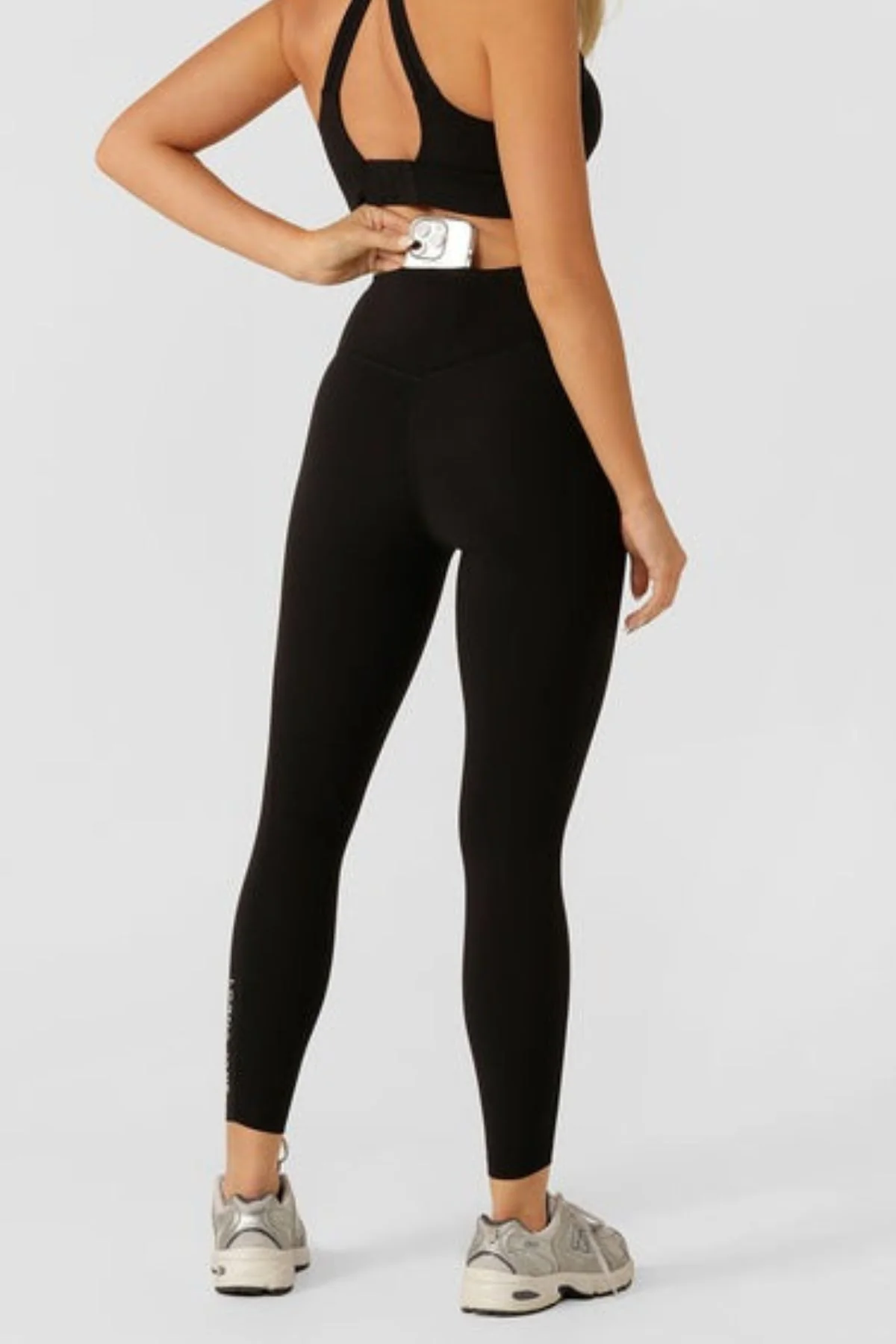Lorna Jane Lotus No Chafe Phone Pocket Ankle Biter Leggings - Image 4